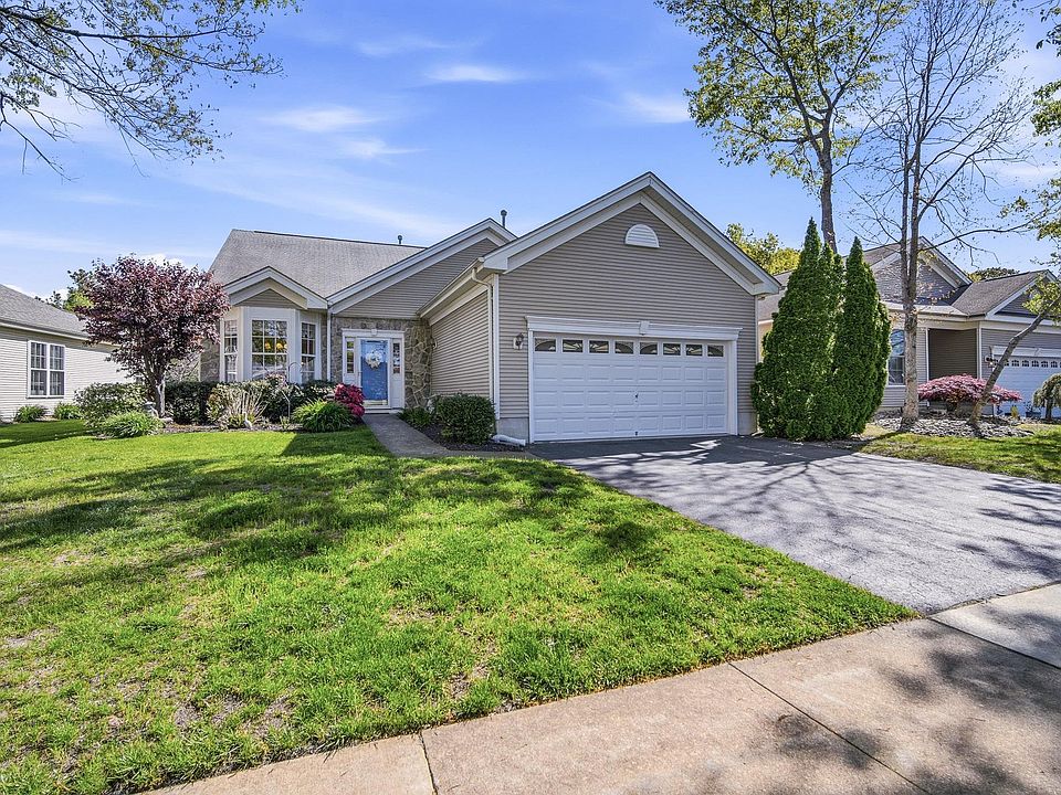 1st image of 121 Southampton Dr