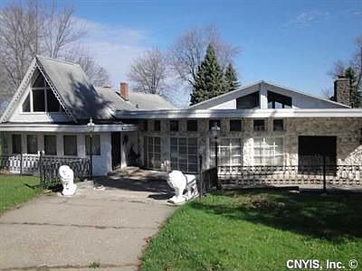 2nd image of 8886 Maple Dr