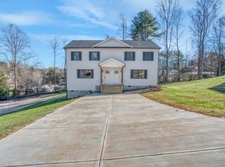 629 Overlook Dr, Newton, NC 28658