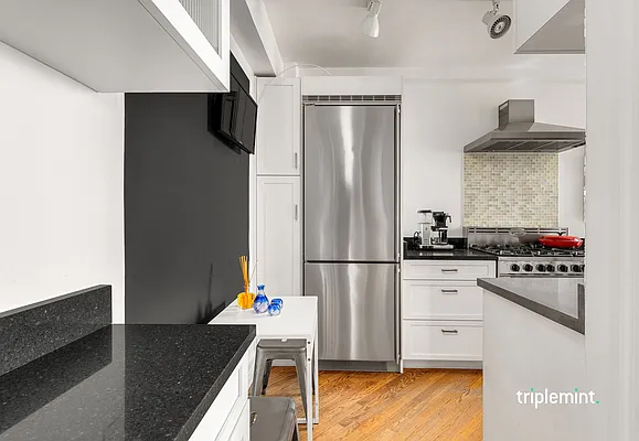 Sold by Triplemint | media 9