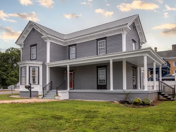 321 E 4th St, Chase City, VA 23924