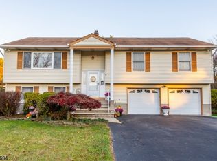 9 Whipple Rd, Pompton Plains, NJ 07444
