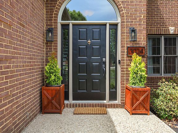 3rd image of 3024 Woodfield Cir