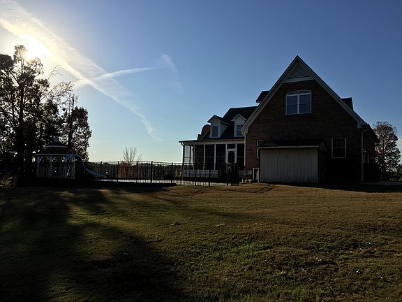 4th image of 520 Lakeshore Dr