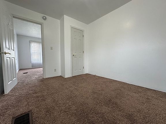 4th image of 411 E Kankakee River Dr
