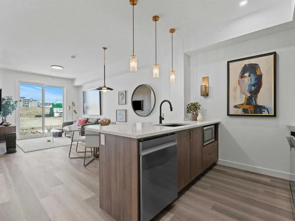 2026 N 81st St SW #A121, Calgary, AB T3H 3V9