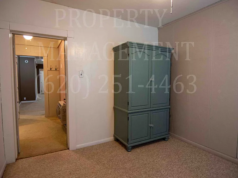 706 W 1st St — Photo 31