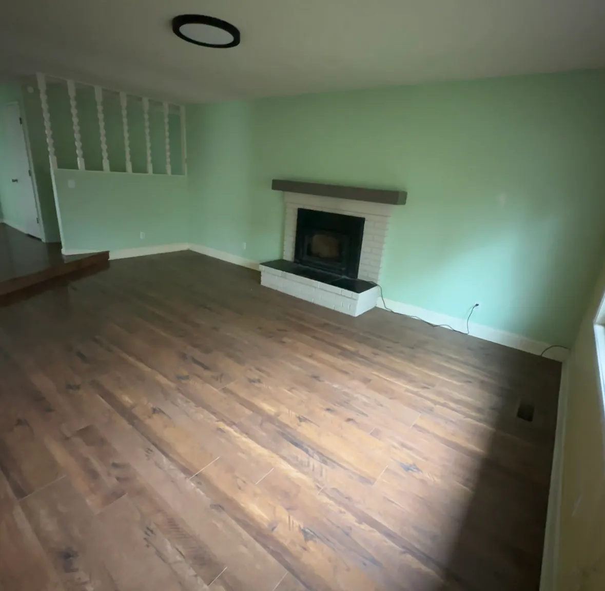 3 bed, 1351 sqft, $2,300 — Photo 2