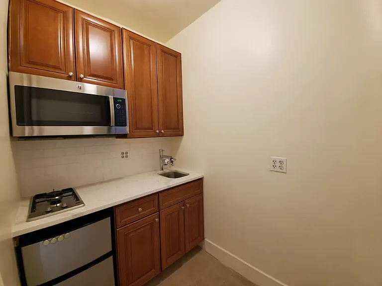 225 W 15th St #3E — Photo 5
