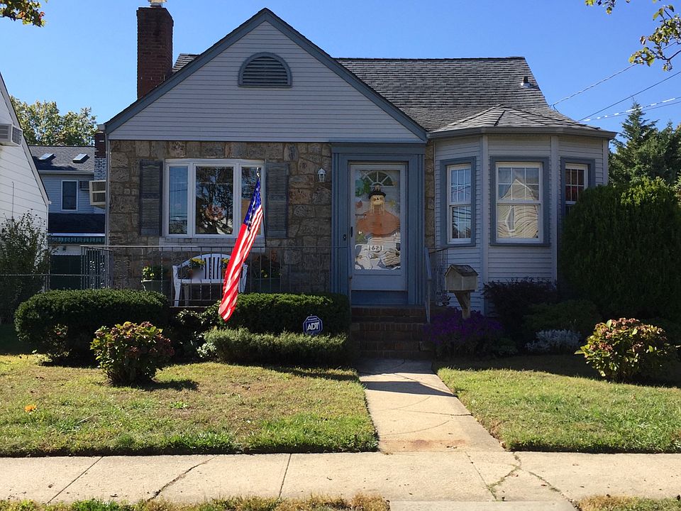 1st image of 222ND St