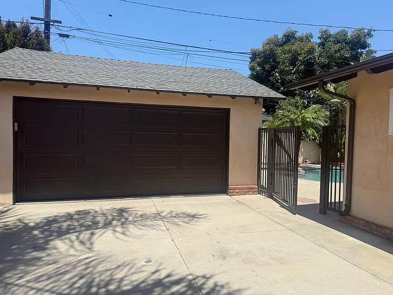 10247 Eglise Ave — Photo 20