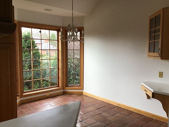 5th image of 501 Shadow Oaks Dr
