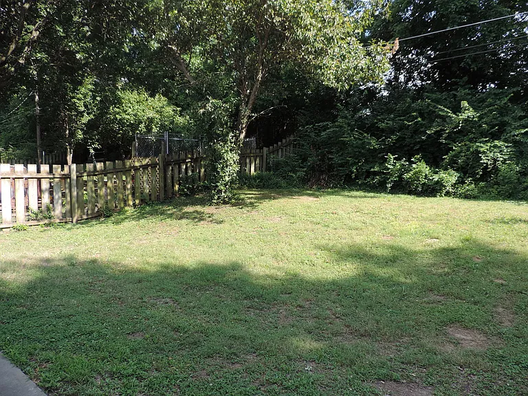 804 E Clark St — Photo 20