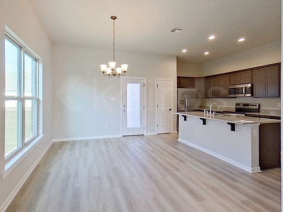 4th image of 141 Keaton Ct