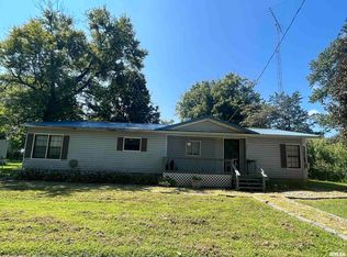 606 E Camp St, Iuka, IL 62849