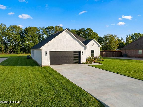 3rd image of 270 Christian Point Rd