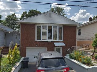 153 Weigands Ln, Secaucus, NJ 07094