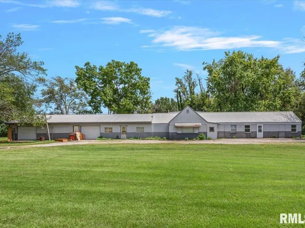 526 N Railroad Ave, Blue Mound, IL 62513