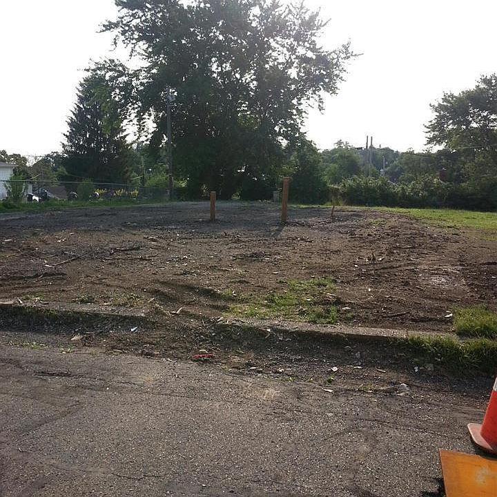 2nd image of 144 Orchard St