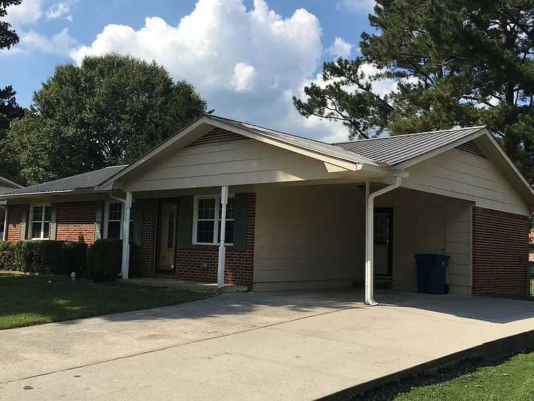 109 Lindsey Dr NW — Photo 1