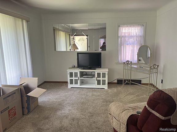 2nd image of 8460 Riverview St