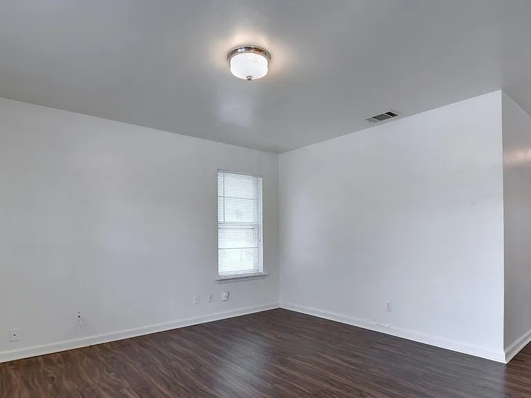 129 Coleman St — Photo 8