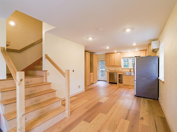 5th image of 421 Finntown Road