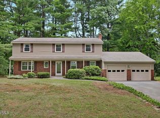 9 Chestnut Lane, Clifton Park, NY 12065