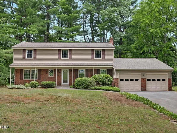 9 Chestnut Lane, Clifton Park, NY 12065