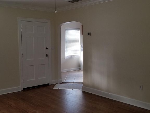 Livingroom to Kitchen