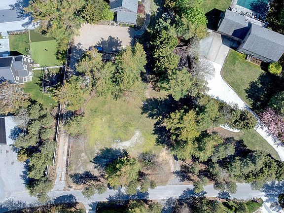 2nd image of 10A Bayberry Ln