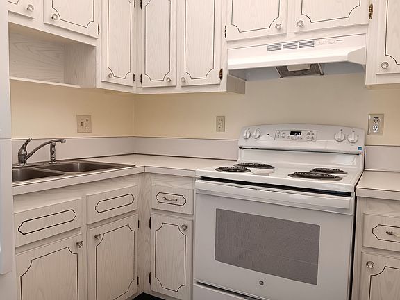 4th image of 317 34th Ave N #406