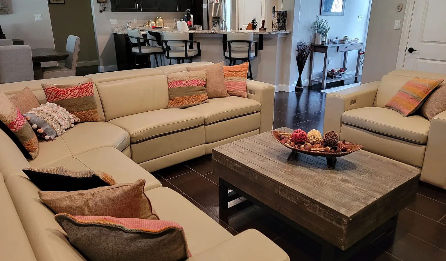 323 Greenwood Way — Photo 3