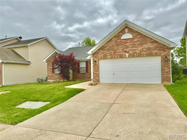 614 Sunny Pass Dr, Wentzville, MO 63385