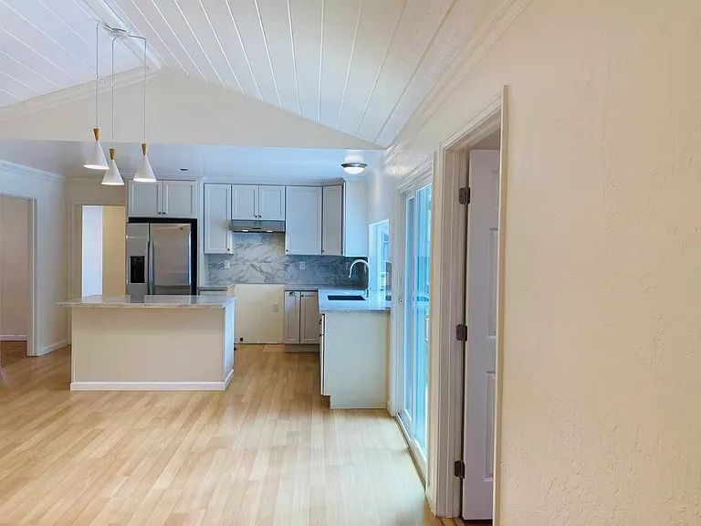 21946 Hyannisport Dr — Photo 4