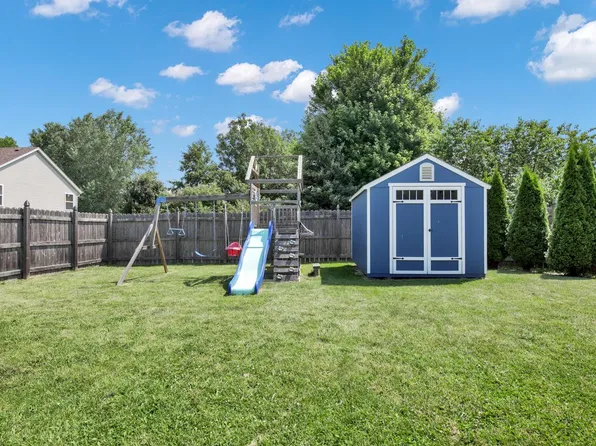 1301 Goldcrest COURT, West Bend, WI 53095