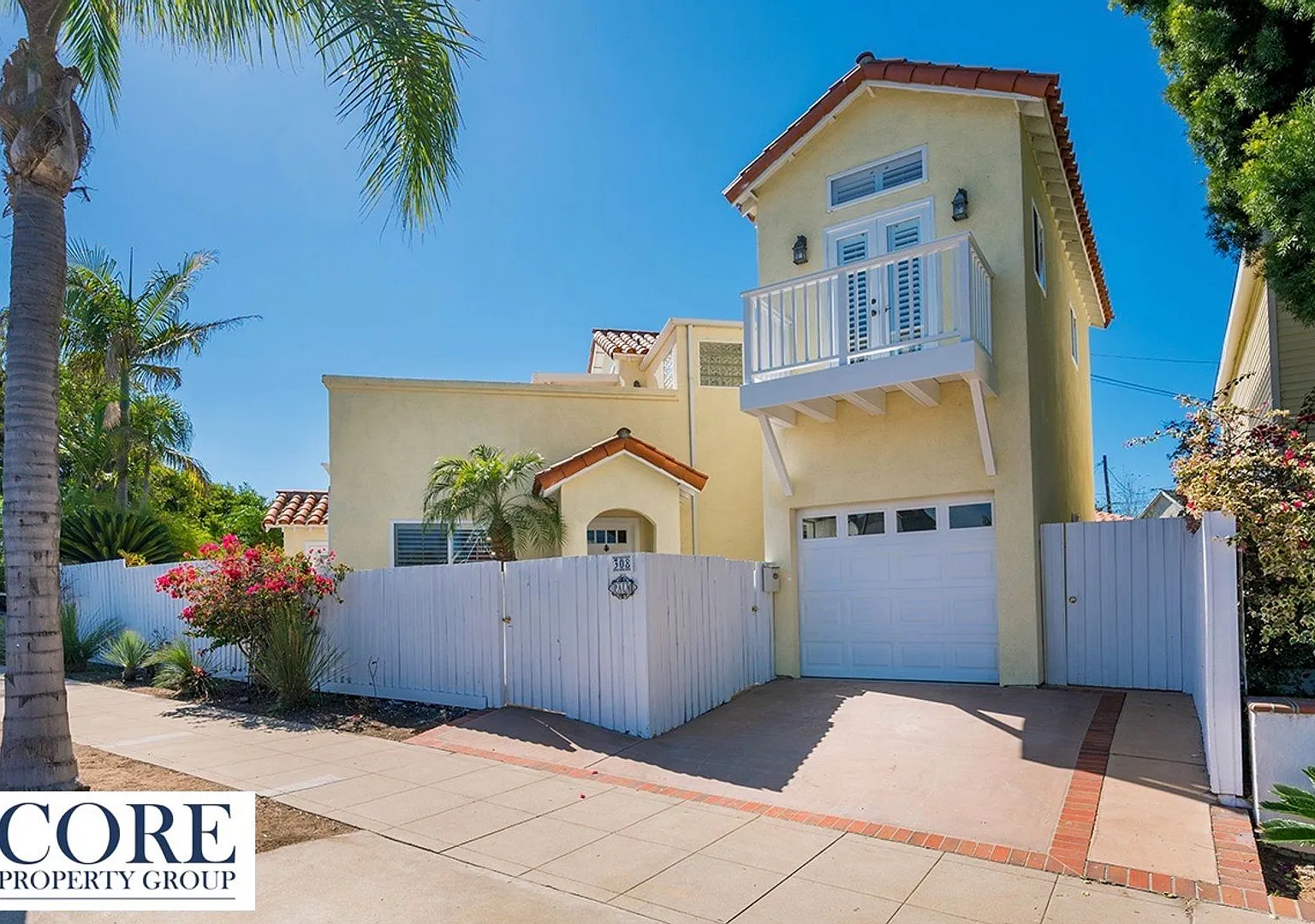 Coronado Village Beauty — Photo 3