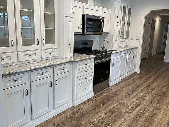 4th image of 60 Warfield Dr
