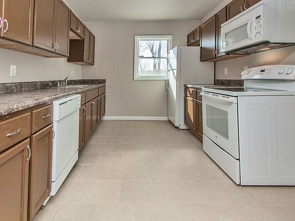 3rd image of 902 Titus Ave
