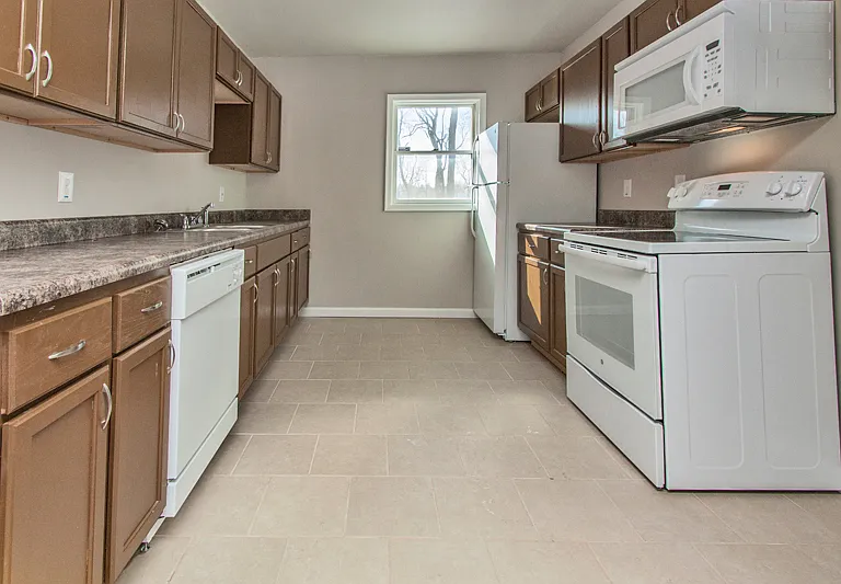 902 Titus Ave — Photo 3