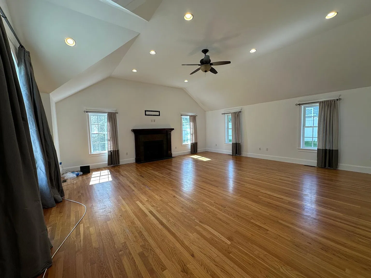 4 bed, 3.5 bath, 4000 sqft, $7,000 — Photo 3