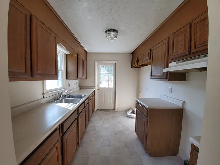 905 N Fulton St — Photo 4