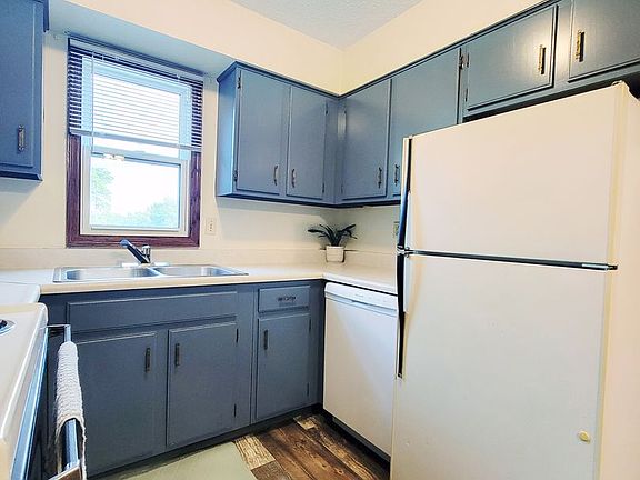5th image of 1652 8th St N APT 8