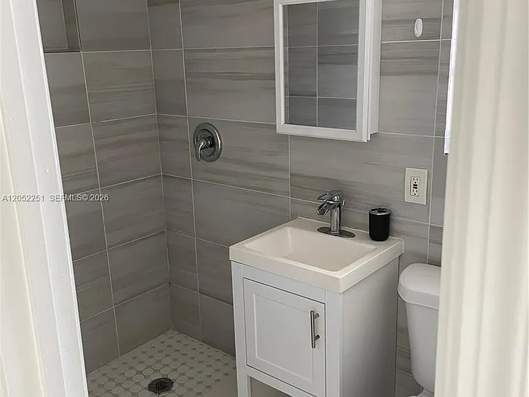 11890 NE 16th Ave #6 — Photo 9