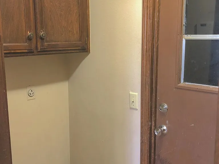 720 Robin Hill Rd — Photo 12