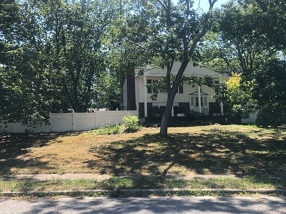 3rd image of 38 White Oak Dr
