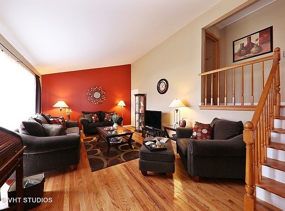 4th image of 550 N Wisconsin Ave