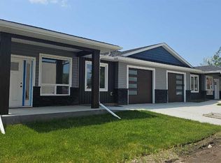 4738 N 49a Ave #3, Lacombe, AB T4L1N4