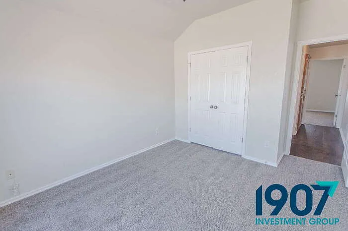 501 Madeline Ln — Photo 35