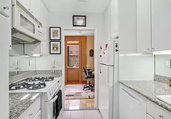 4th image of 201 E 77th St APT 4C